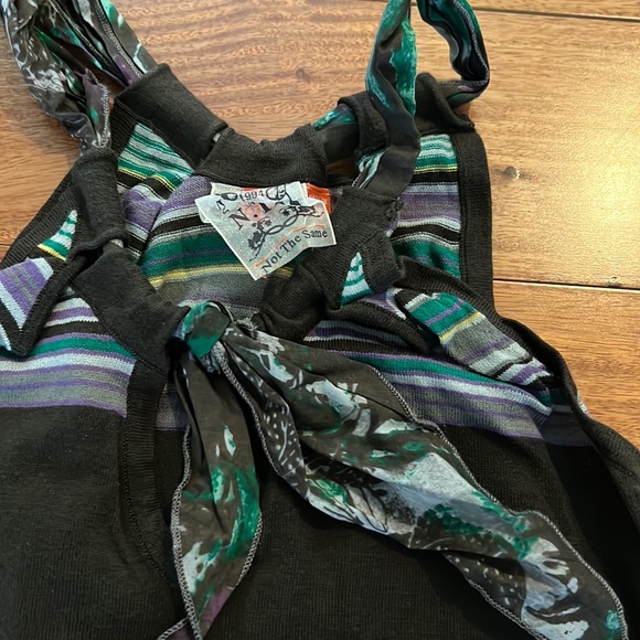 Pretty tank with tie detail - Picture 3 of 4